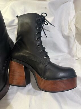 ZIGI Rocio Platform Lace-Up Boot W/Size 11